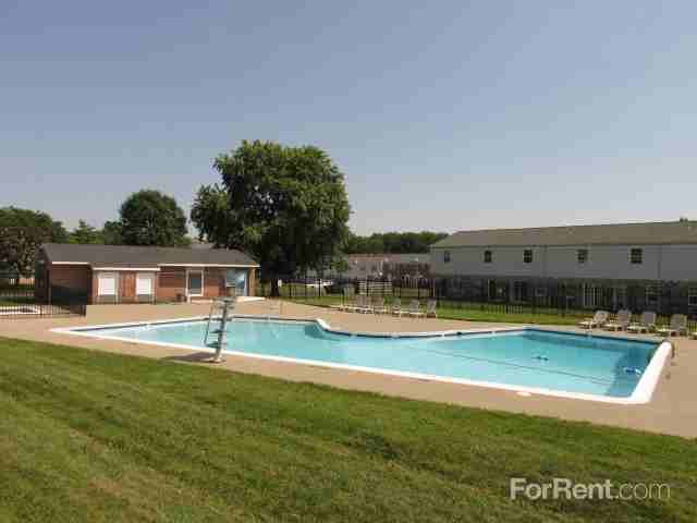 Essex Park Apartments - Photo 2 of 14