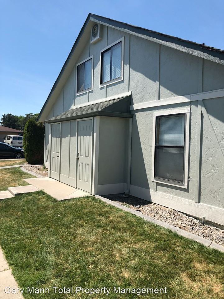 507 S Beech St - Photo 2 of 13