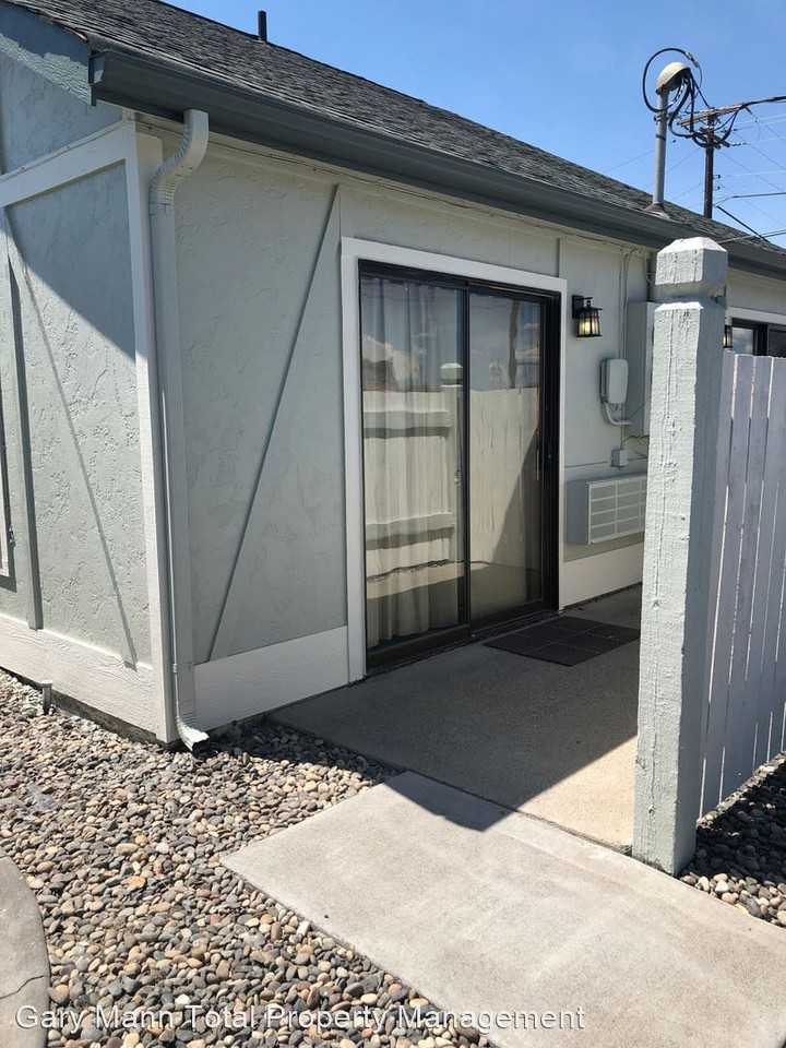 507 S Beech St - Photo 3 of 13