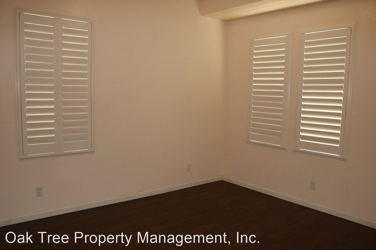 10622 N Whitney Ave - Photo 3 of 11