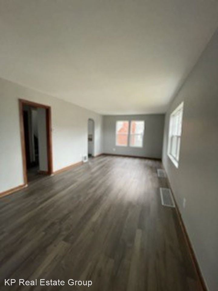 1502 S Champion Ave - Photo 2 of 11