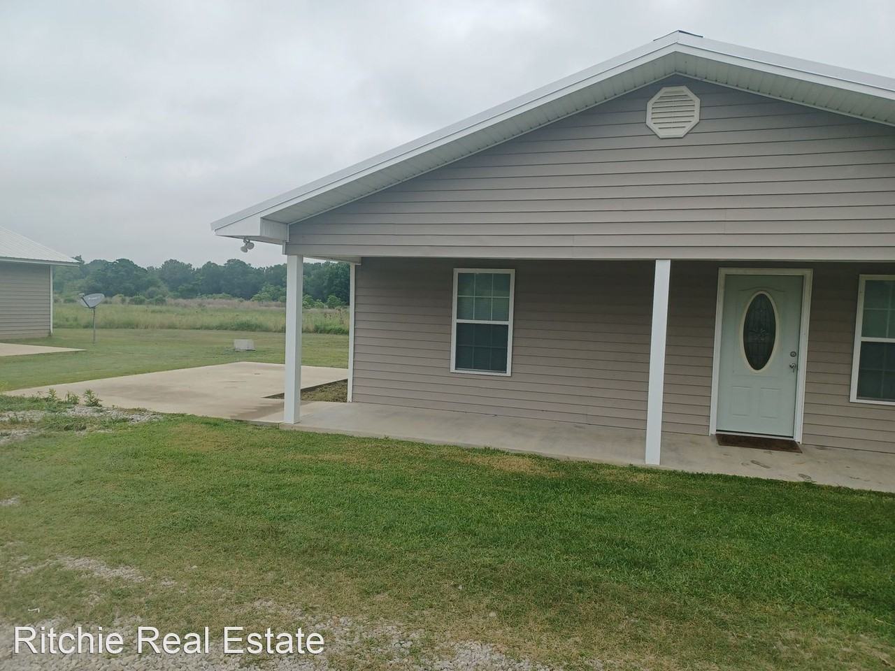 1098 Benjamin Dr - Photo 2 of 8