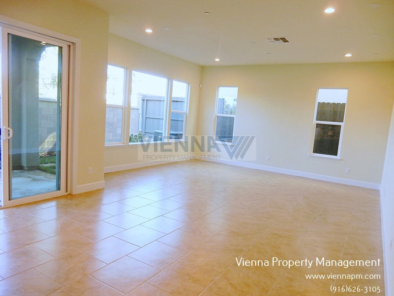 1062 Yucca Dr - Photo 4 of 34