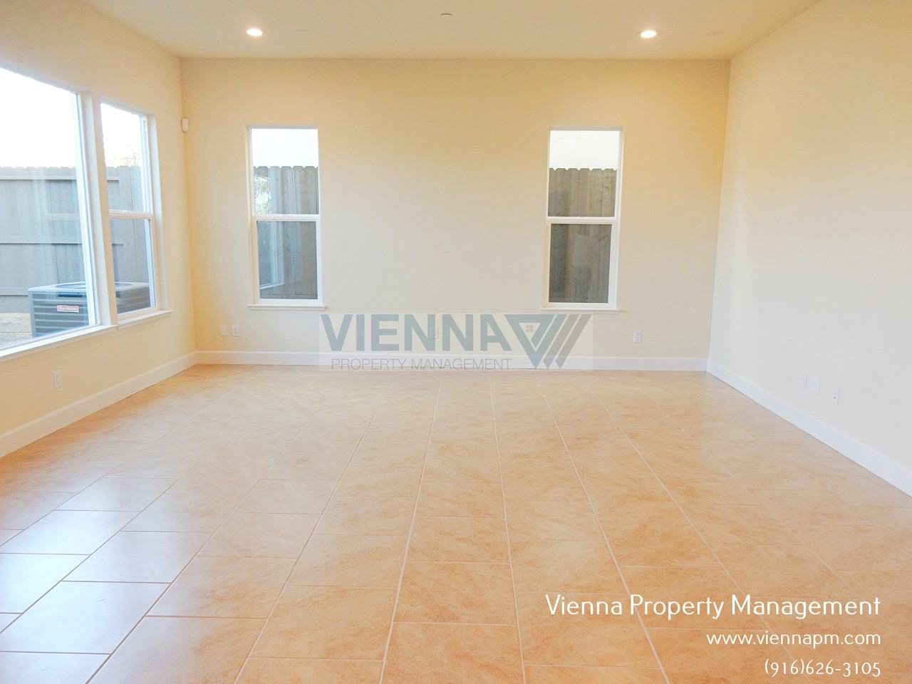 1062 Yucca Dr - Photo 5 of 34