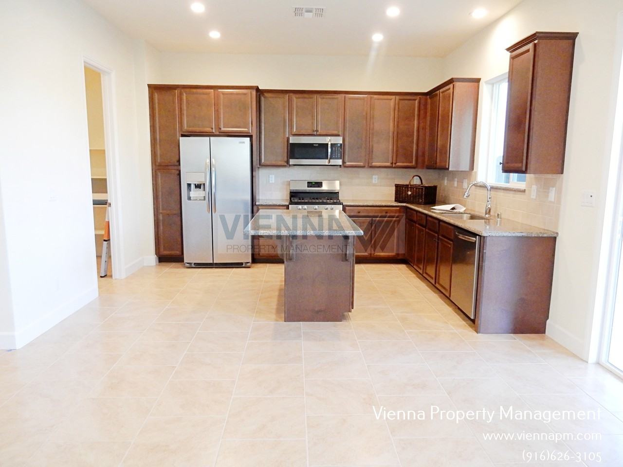 1062 Yucca Dr - Photo 6 of 34