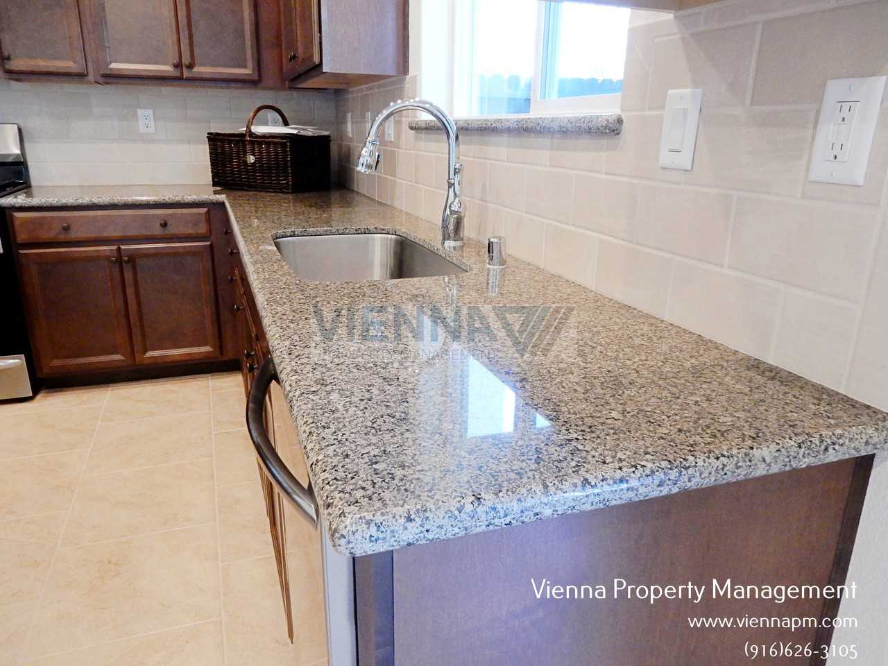1062 Yucca Dr - Photo 7 of 34