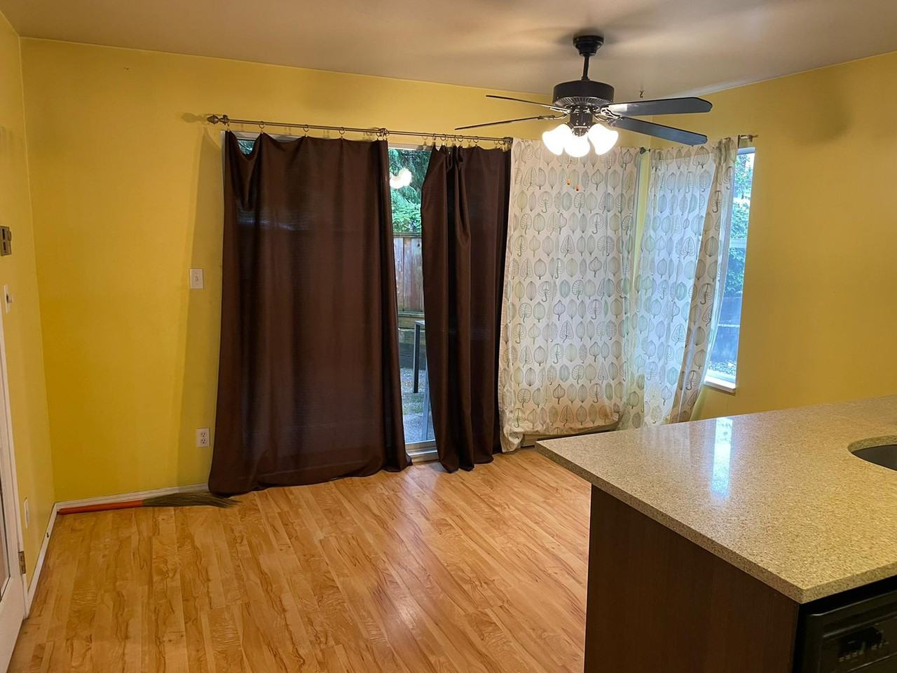 7368 Royal Oak Ave - Photo 2 of 9