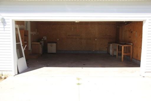 2085 Byrnes Dr - Photo 2 of 12