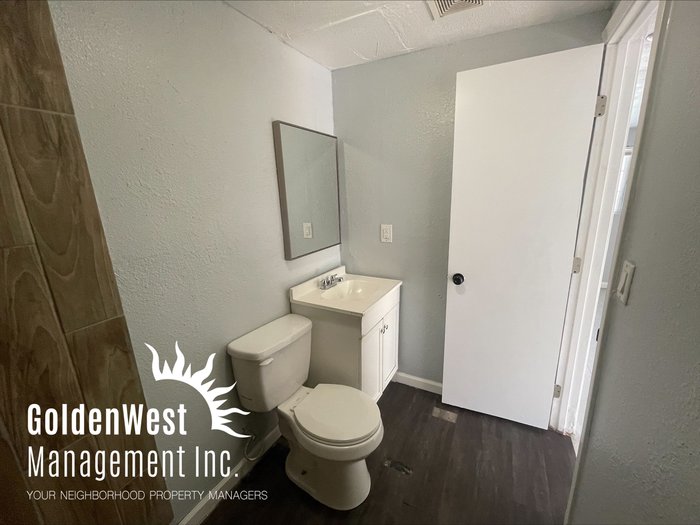 1924 Fremont St - Photo 2 of 4