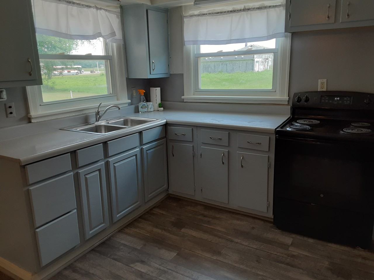360 Jacobs Avenue - Photo 2 of 22