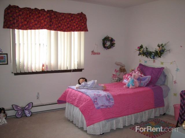 Bristol Hills Apartments - Photo 2 of 12