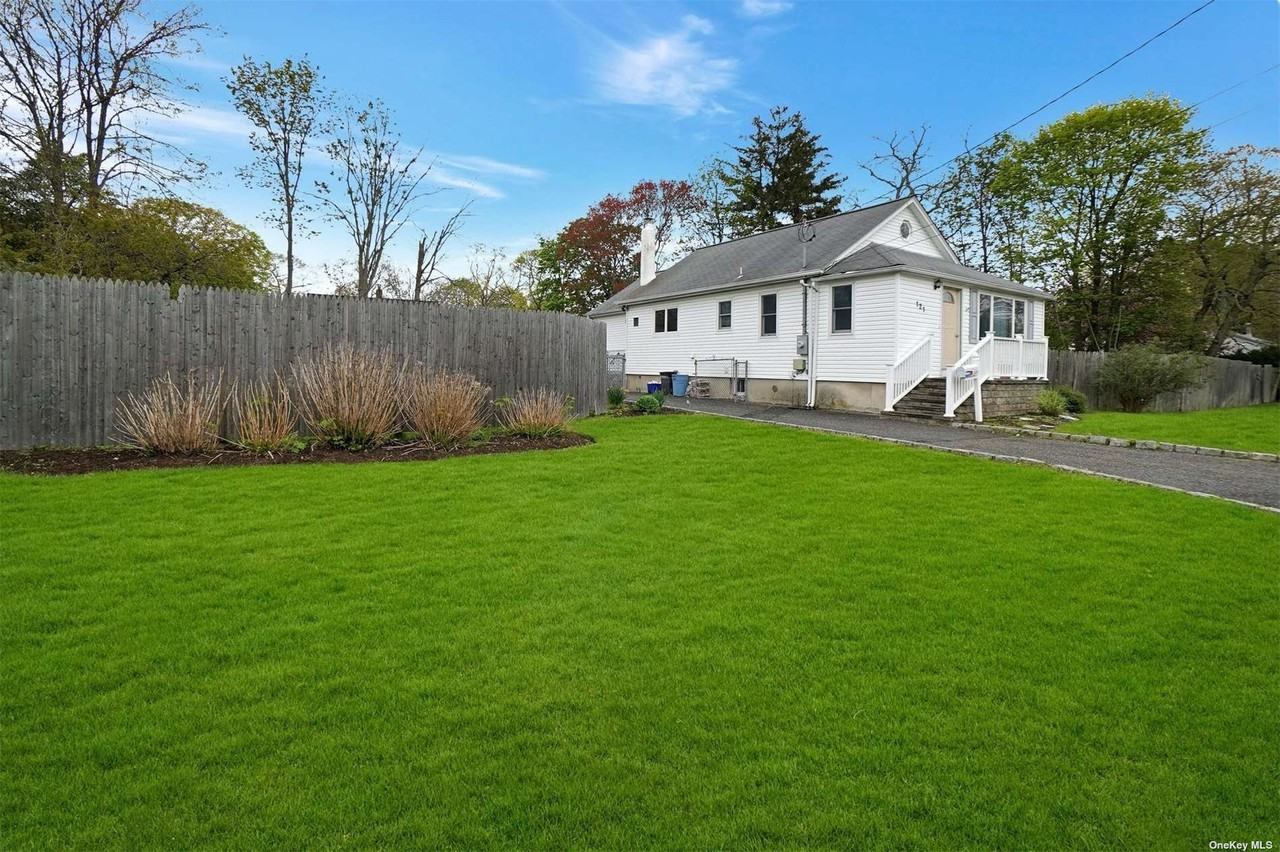 121 Jaycox Ave - Photo 2 of 13