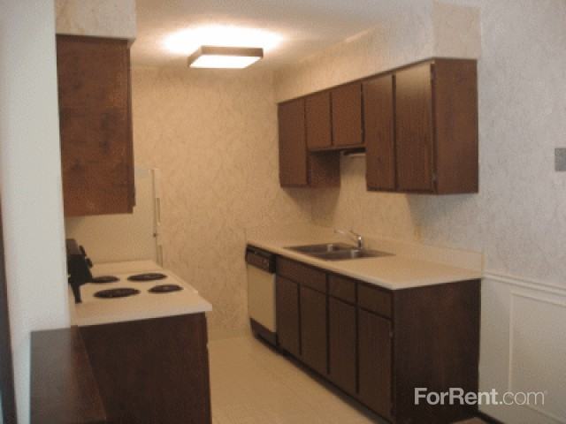 Pinehurst Place Apartments 1435 Bernath Pkwy, Toledo, OH 43615 Zumper