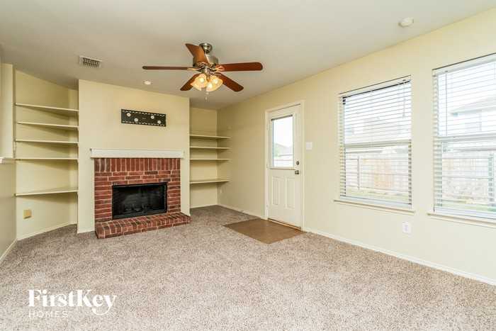 1309 Gayle St - Photo 3 of 15