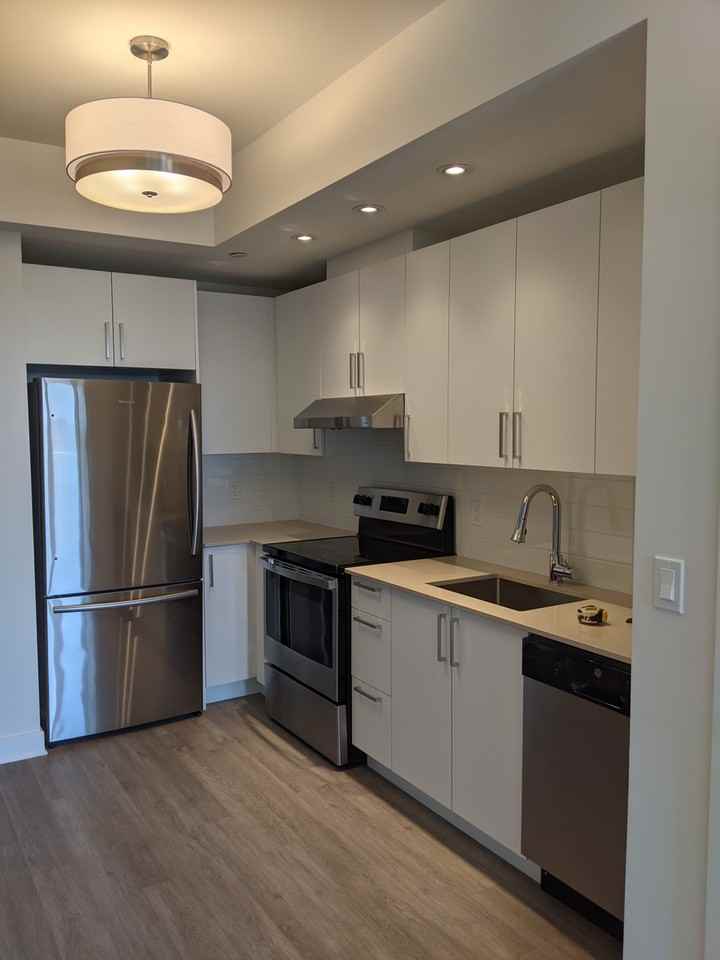 121 Parkdale Ave - Photo 3 of 16