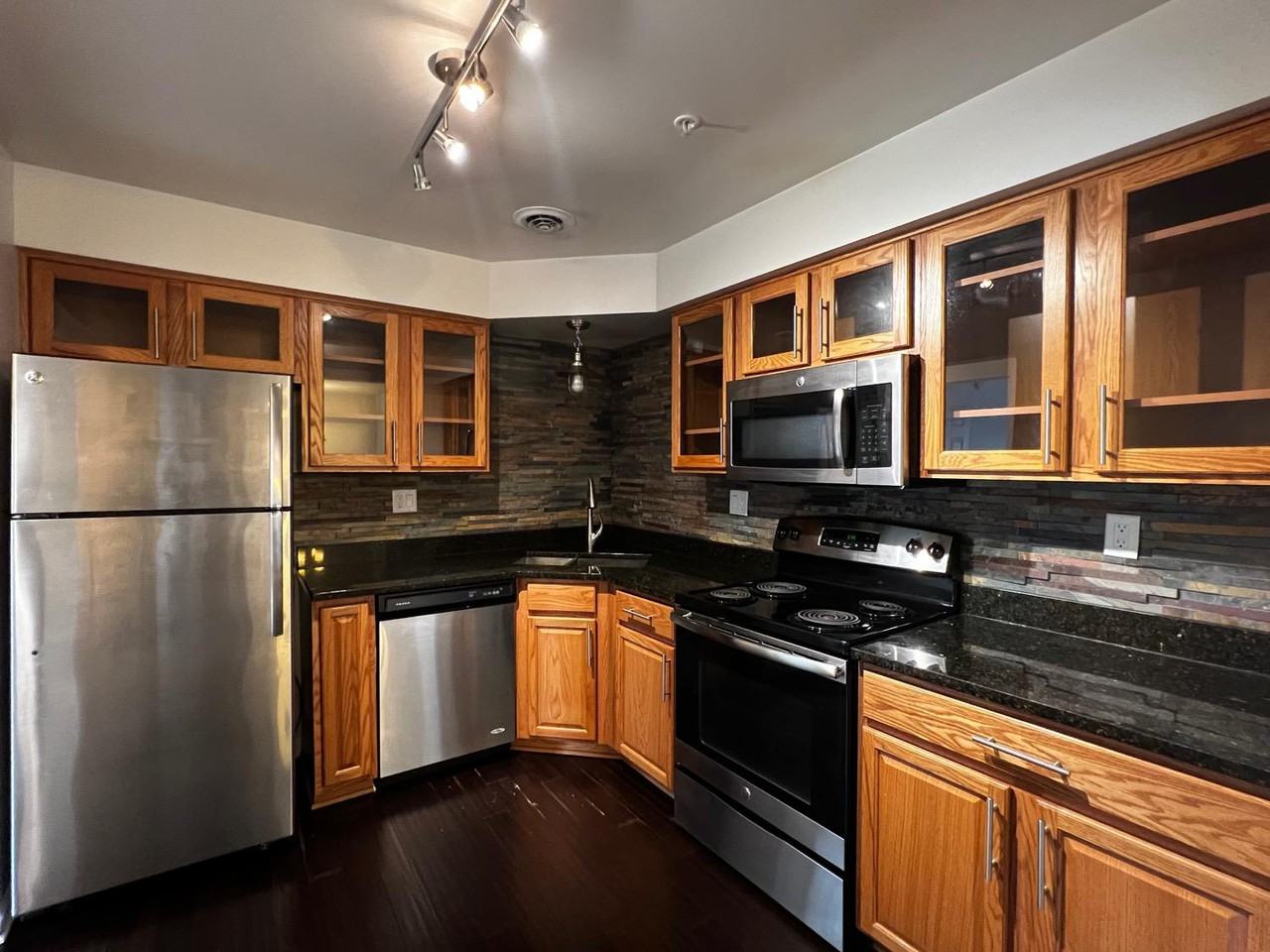 2045 45th Street - 1Unit 203 #1 - Photo 5 of 20