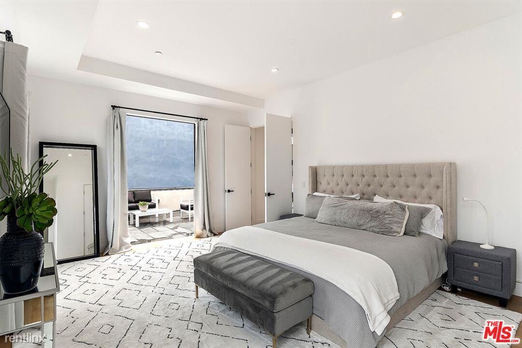 202 Main St - Photo 3 of 8