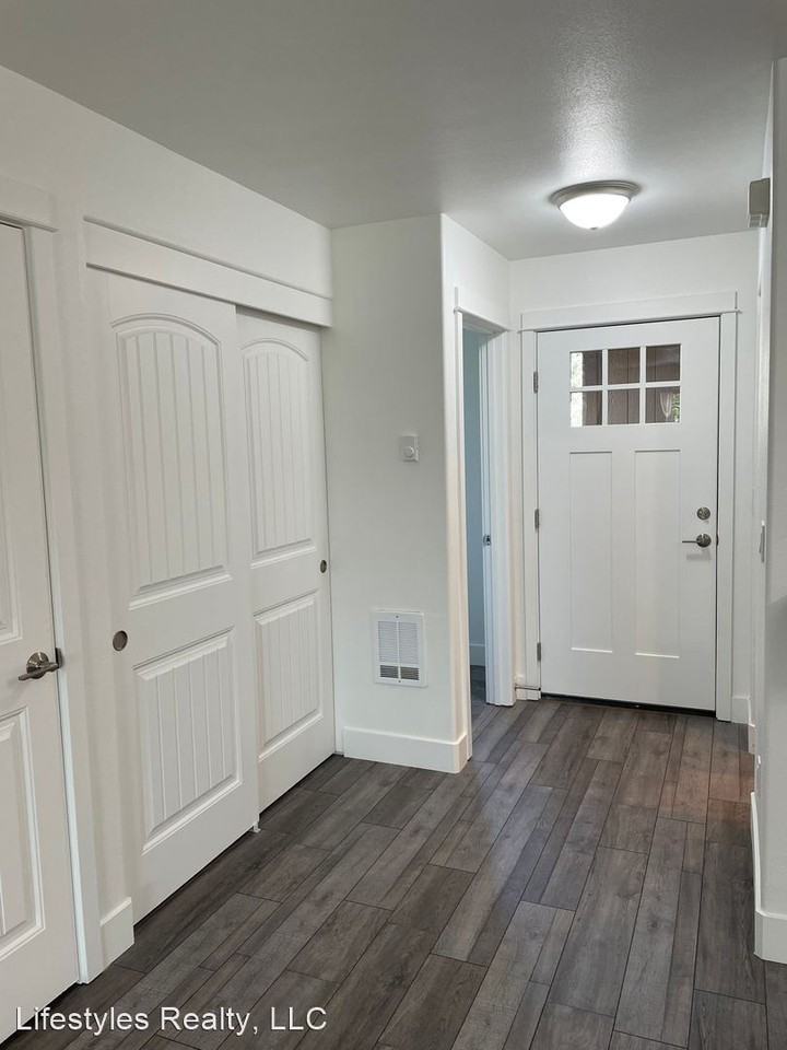 2486/2488 SW Timber View Court - Photo 2 of 18