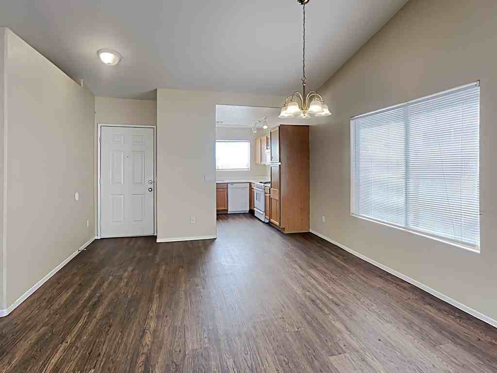 16136 W Buchanan St - Photo 2 of 12