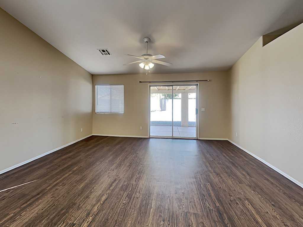 16136 W Buchanan St - Photo 3 of 12