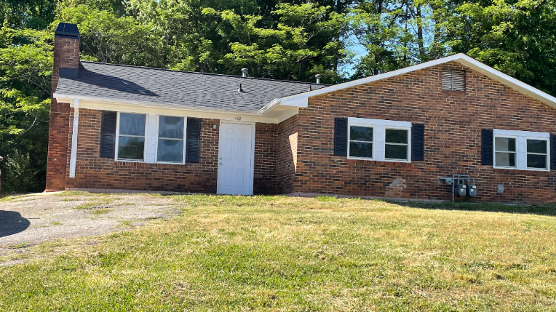 142 Chelsea St - Photo 3 of 15