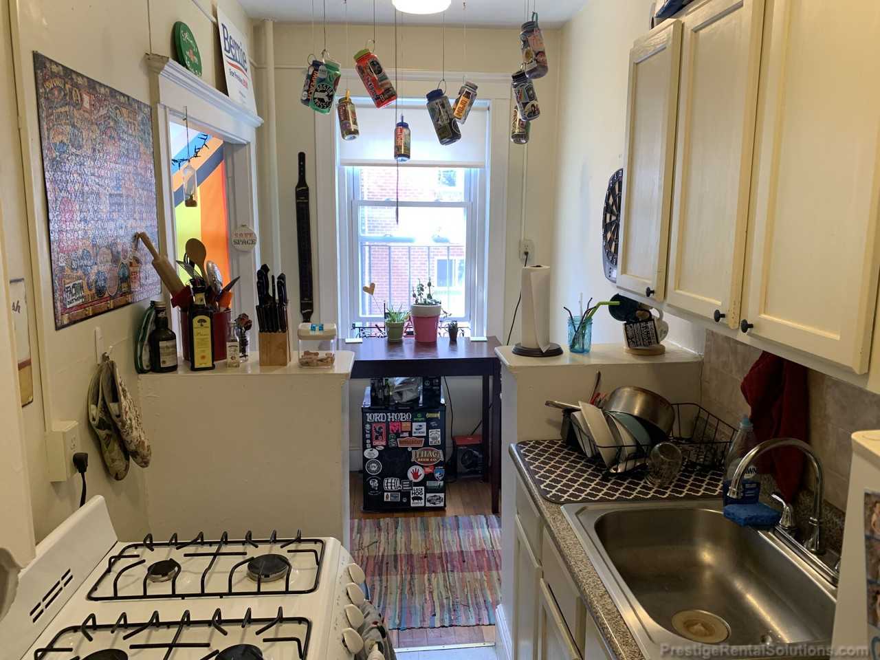 Woodstock Ave #9 - Photo 4 of 11