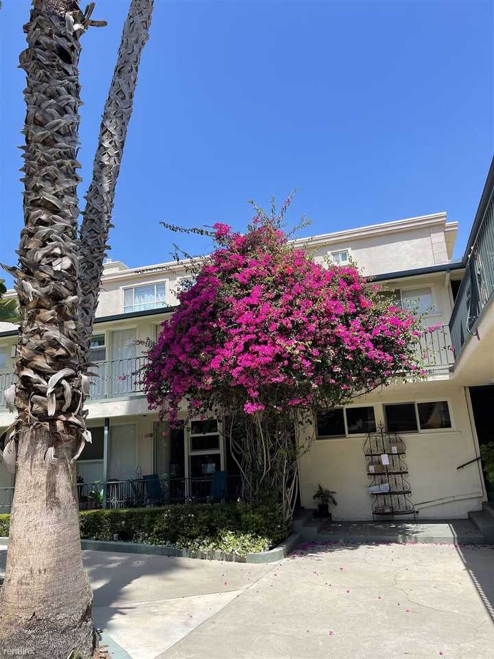 605 S Barrington Ave - Photo 2 of 9