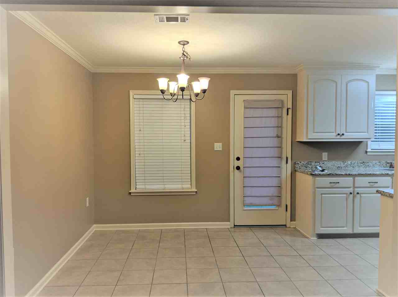 18 E Spruce - Photo 3 of 27