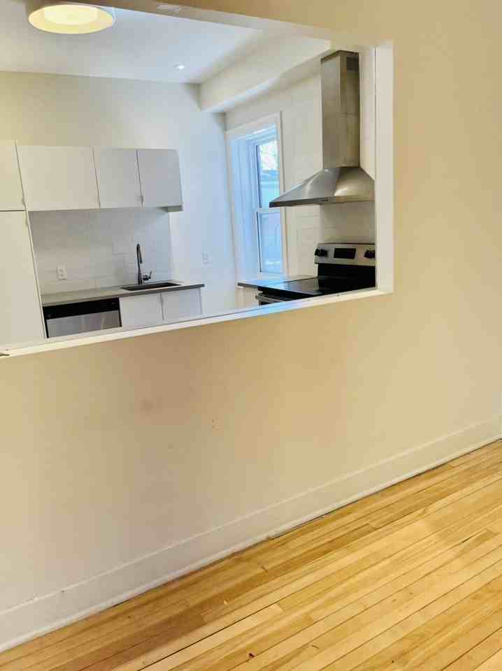 4310 Av Harvard - Photo 3 of 10