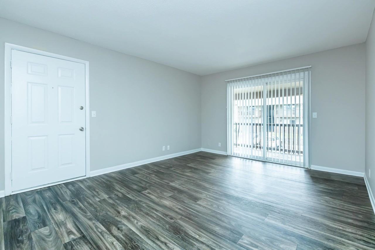 Hunter Chase - Photo 2 of 71