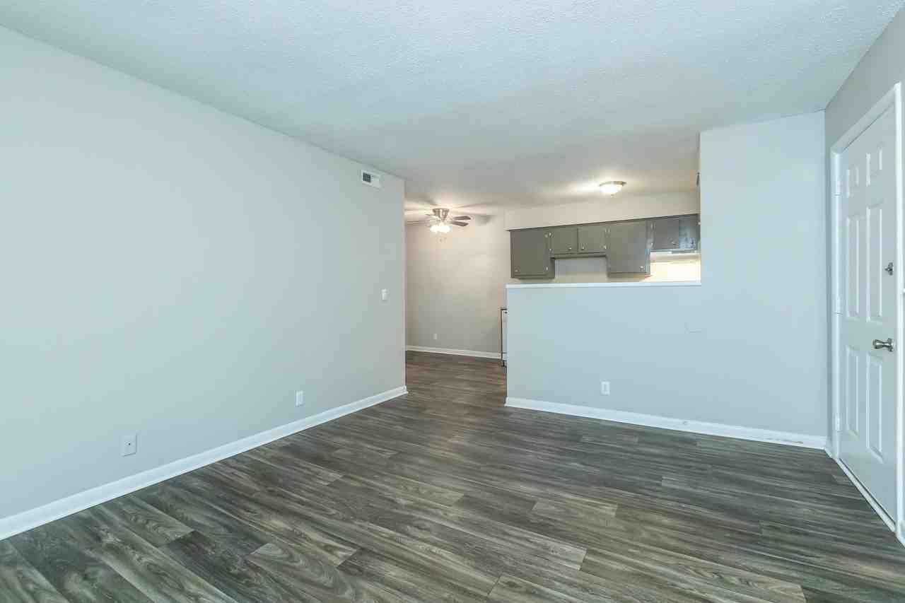 Hunter Chase - Photo 3 of 71