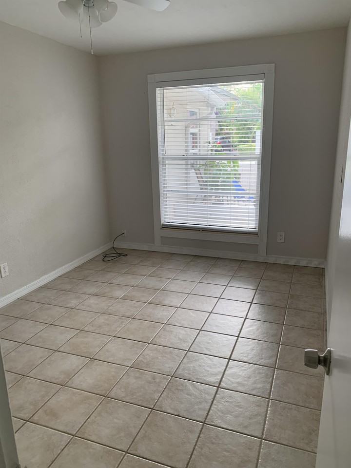 2113 NE 9th AveUnit 2 #2 - Photo 5 of 16