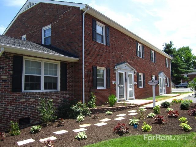 Farmingdale Townhouses - Photo 2 of 63