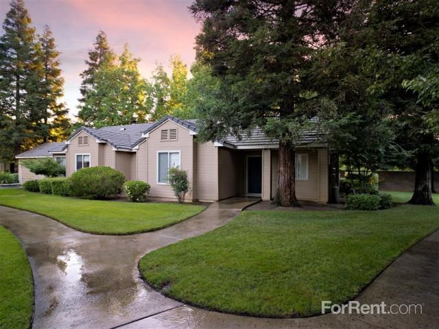 Sierra Ridge Apts - Photo 2 of 7