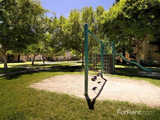 Sierra Ridge Apts - Photo 3 of 7