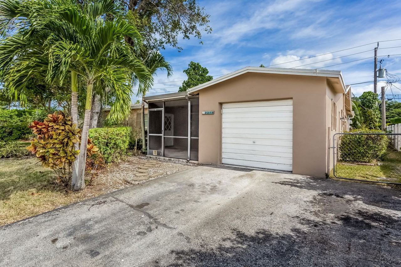 2278 Nw 63rd Ave - Photo 2 of 19