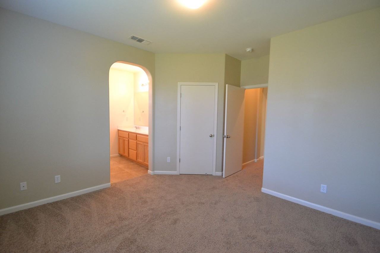 4232 Crumley Way - Photo 2 of 7