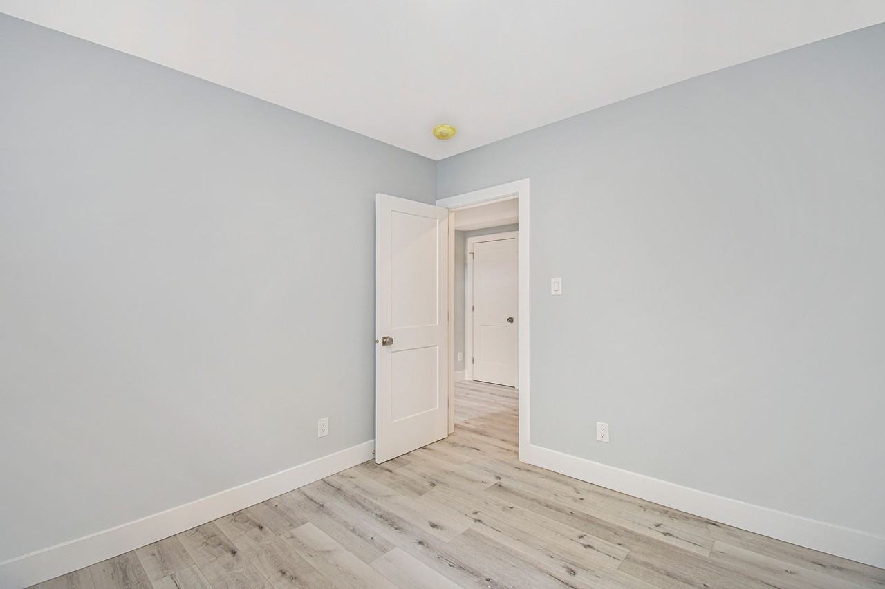 28 King George Street #B - Photo 3 of 14