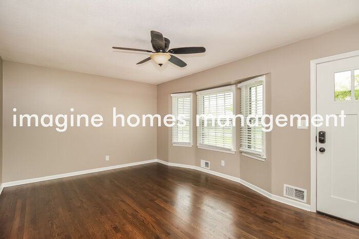 906 Ne 88th St - Photo 3 of 12