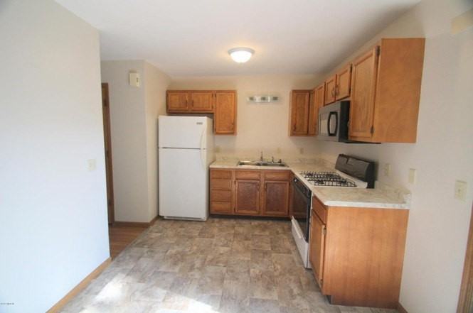 922 Emerald Ave Ne #922 - Photo 4 of 19