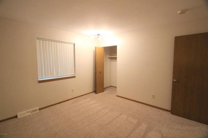 922 Emerald Ave Ne #922 - Photo 6 of 19