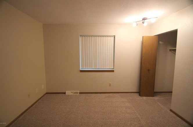 922 Emerald Ave Ne #922 - Photo 7 of 19