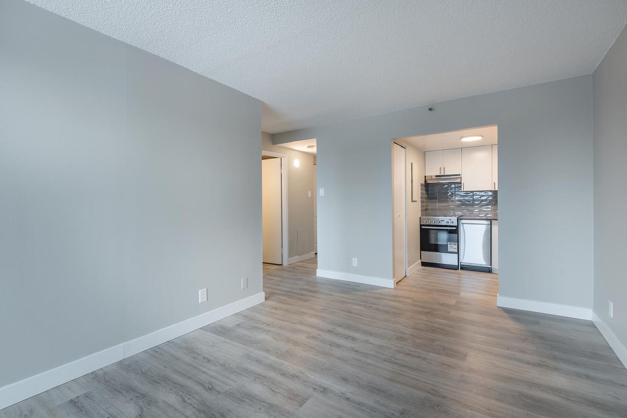1951 de Maisonneuve Est - Photo 2 of 15