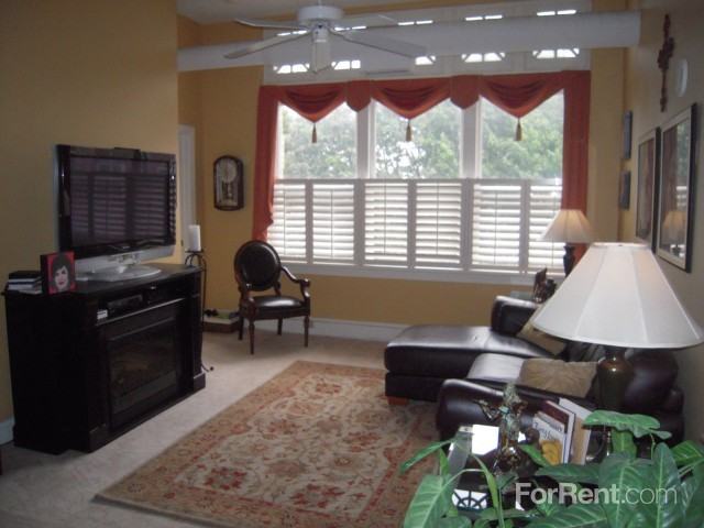 400 Walnut - Photo 3 of 28