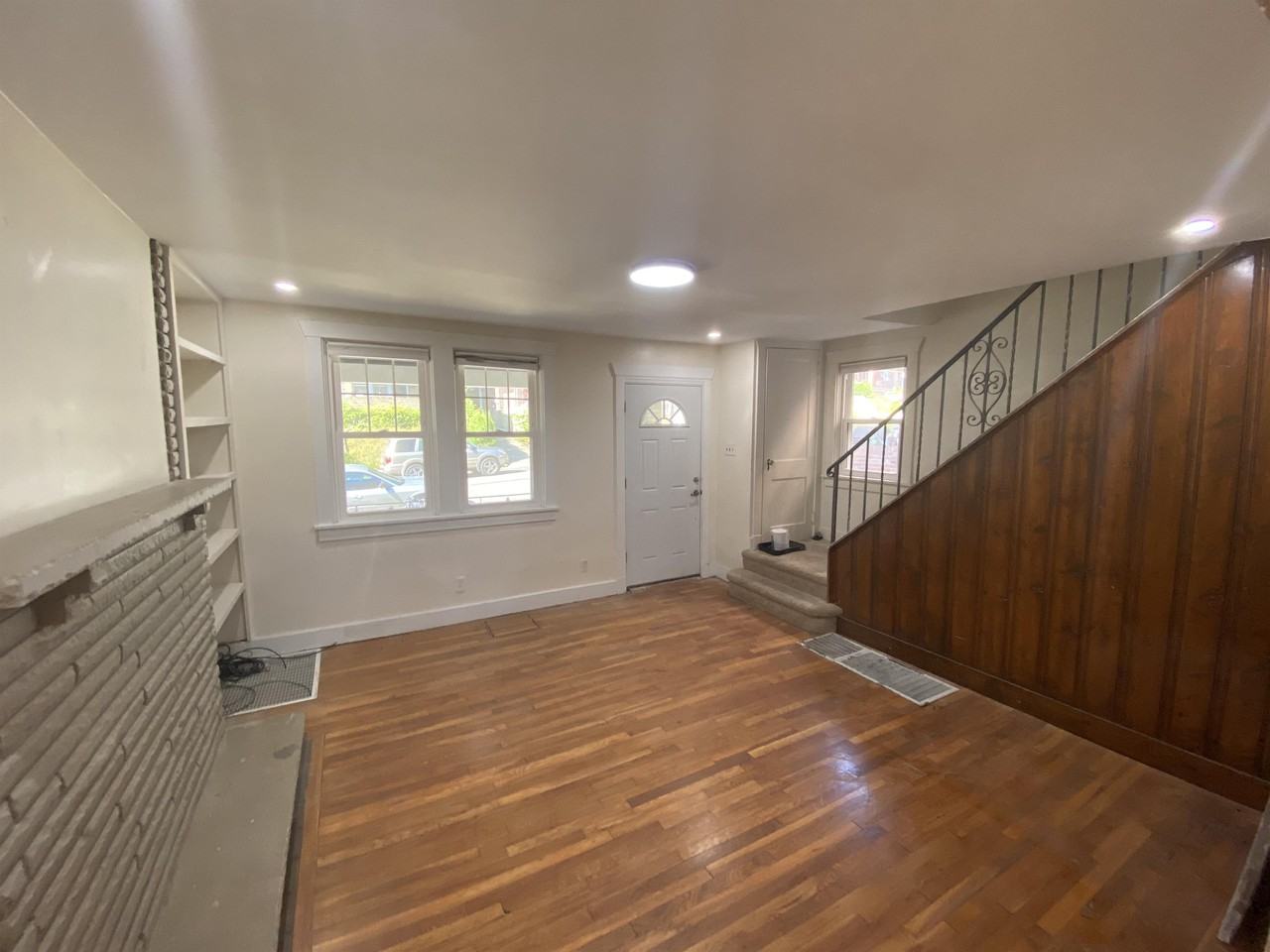 1017 Mirror St #1 - Photo 2 of 14