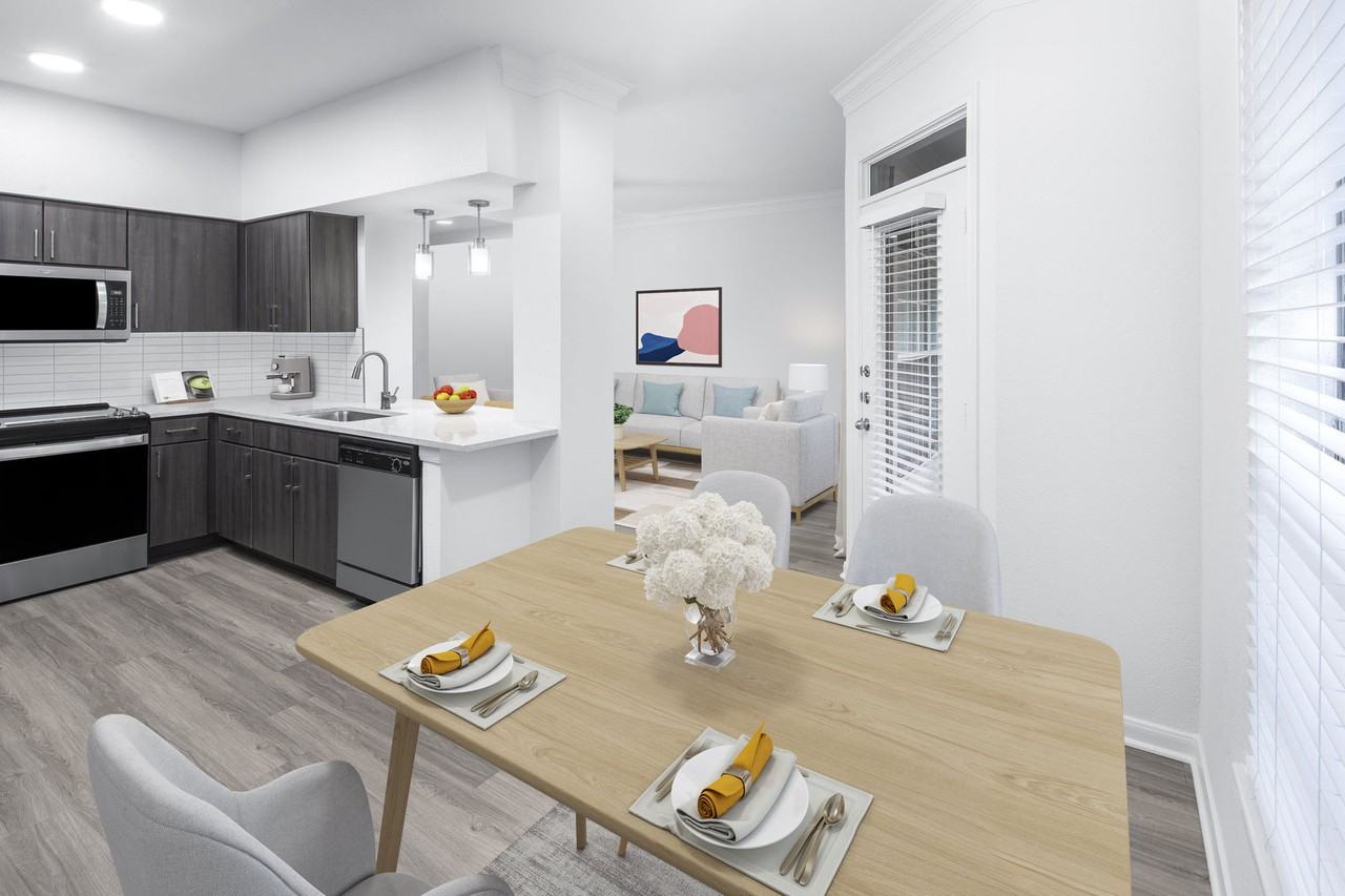 Camden Vanderbilt - Photo 3 of 40