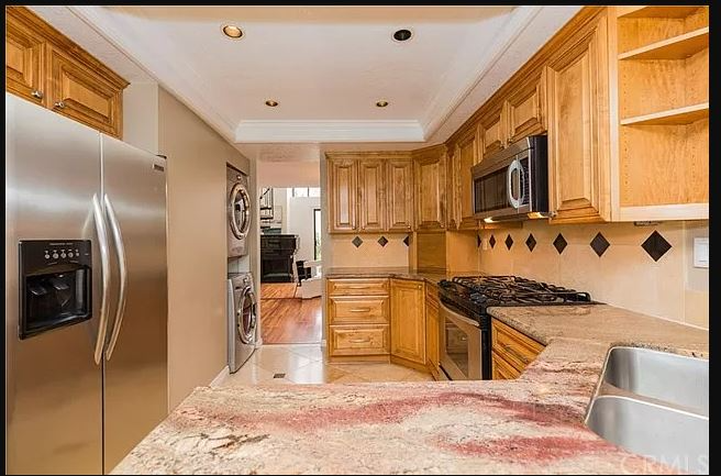 1957 Temple Ave #205 - Photo 3 of 4