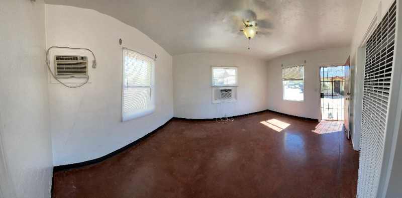 1103 E Adams St #5 - Photo 2 of 8