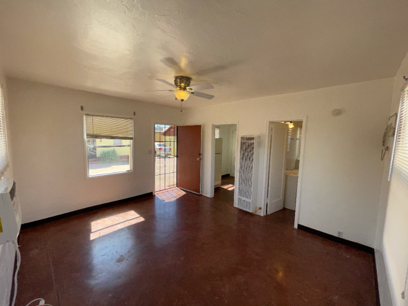 1103 E Adams St #5 - Photo 5 of 8