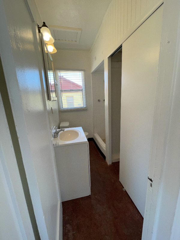 1103 E Adams St #5 - Photo 6 of 8